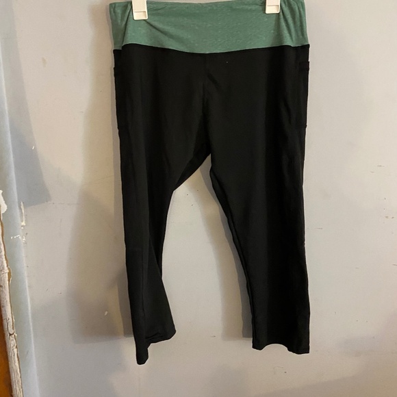 Starting Point Capri Yoga Pants - Picture 1 of 2